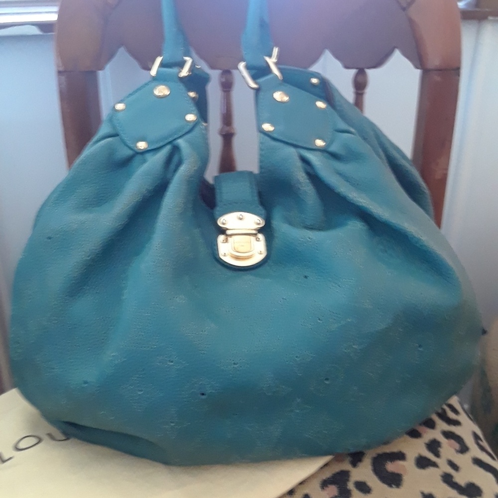 💯% Authentic Louis Vuitton XL Mahina - Picture 6 of 8